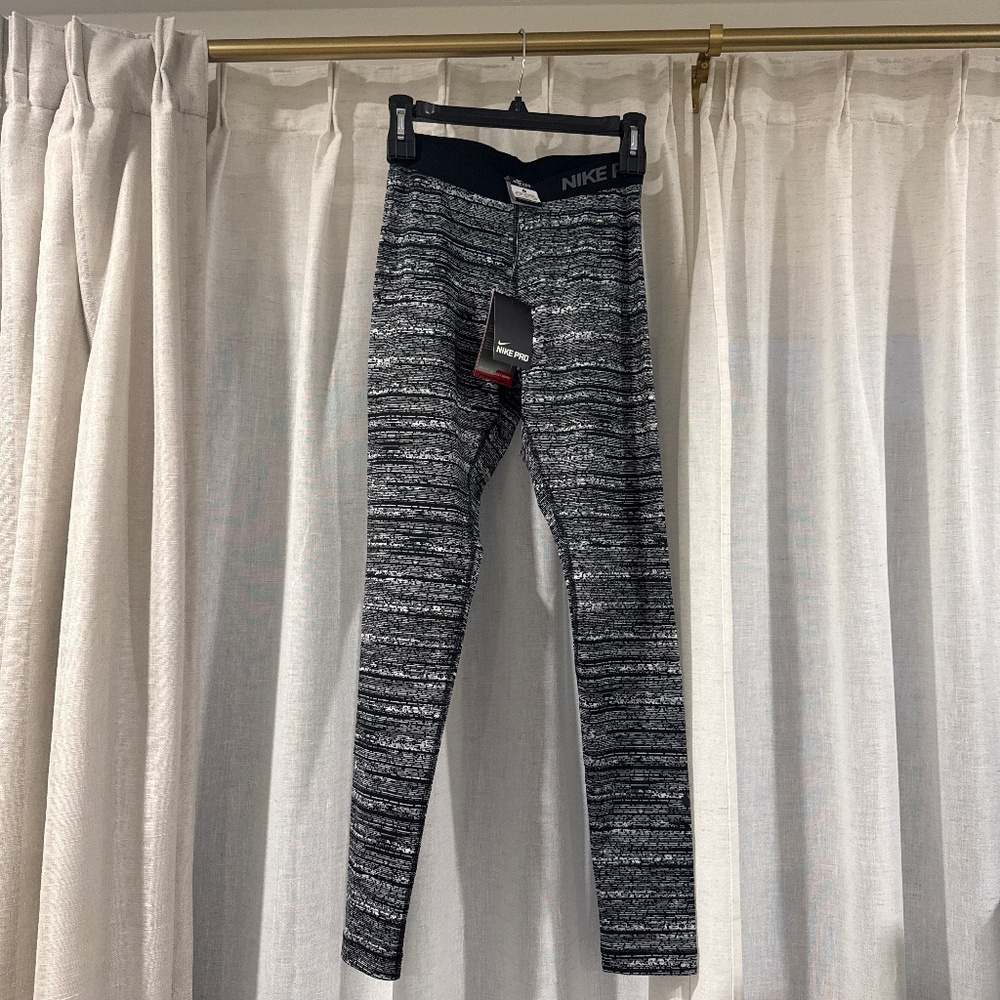 Women’s Nike Pro leggings